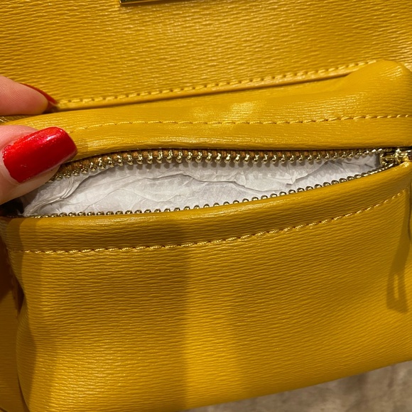 Guess Mini Backpack - brand new - Picture 3 of 3